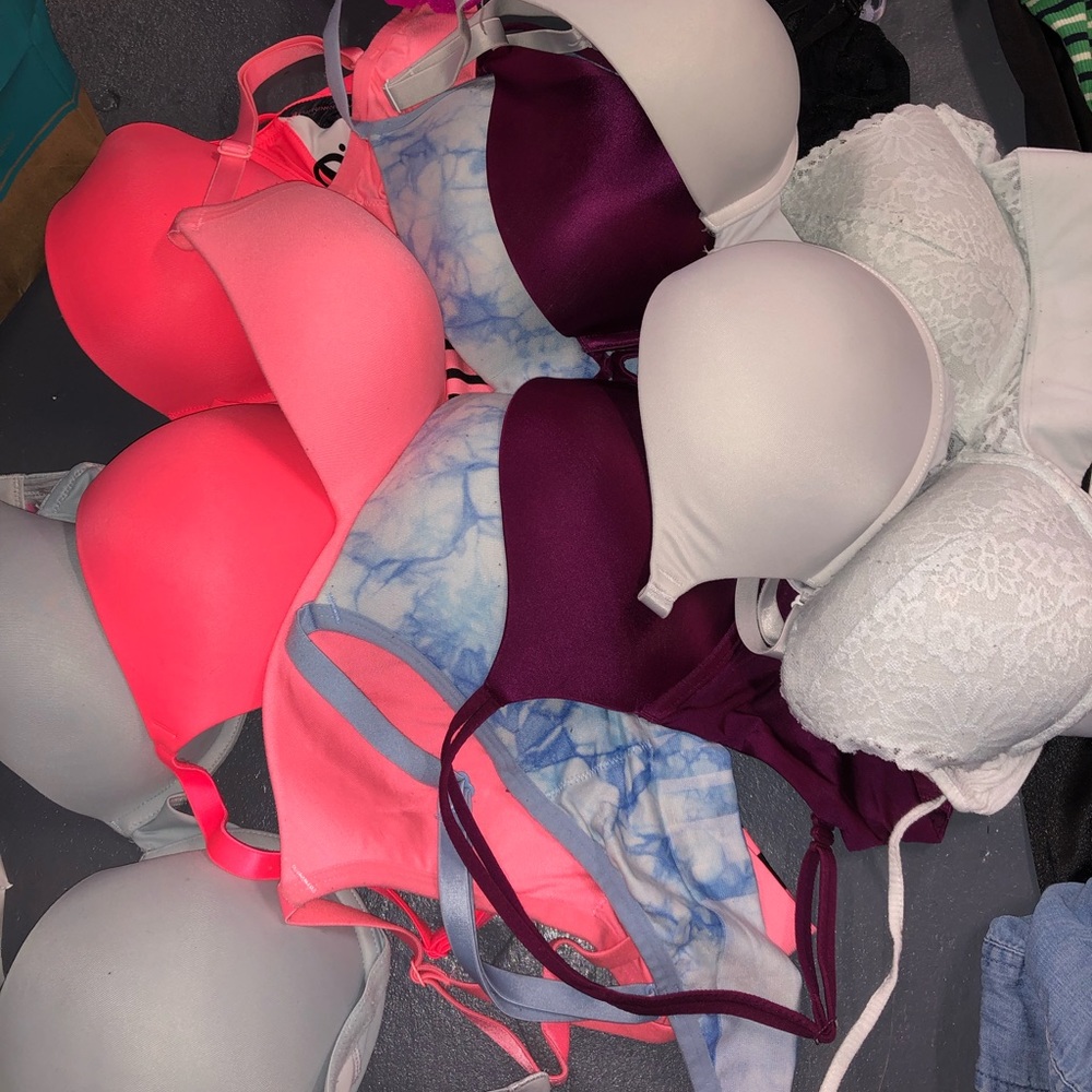 10 Victoria’s Secret bras pink light blue wine